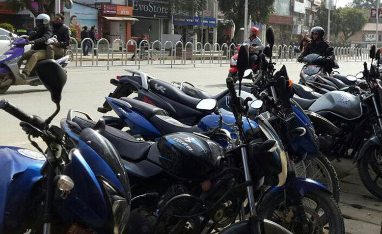 बर्षौंसम्म पनि मोटरसाइकल लिलाम हुनसकेन